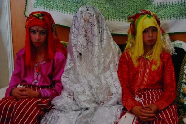 مطالب للحكومة بالاهتمامِ بنساءِ العالَمِ القرويِّ وإقرارُ منعِ تزويجِ القاصراتِ